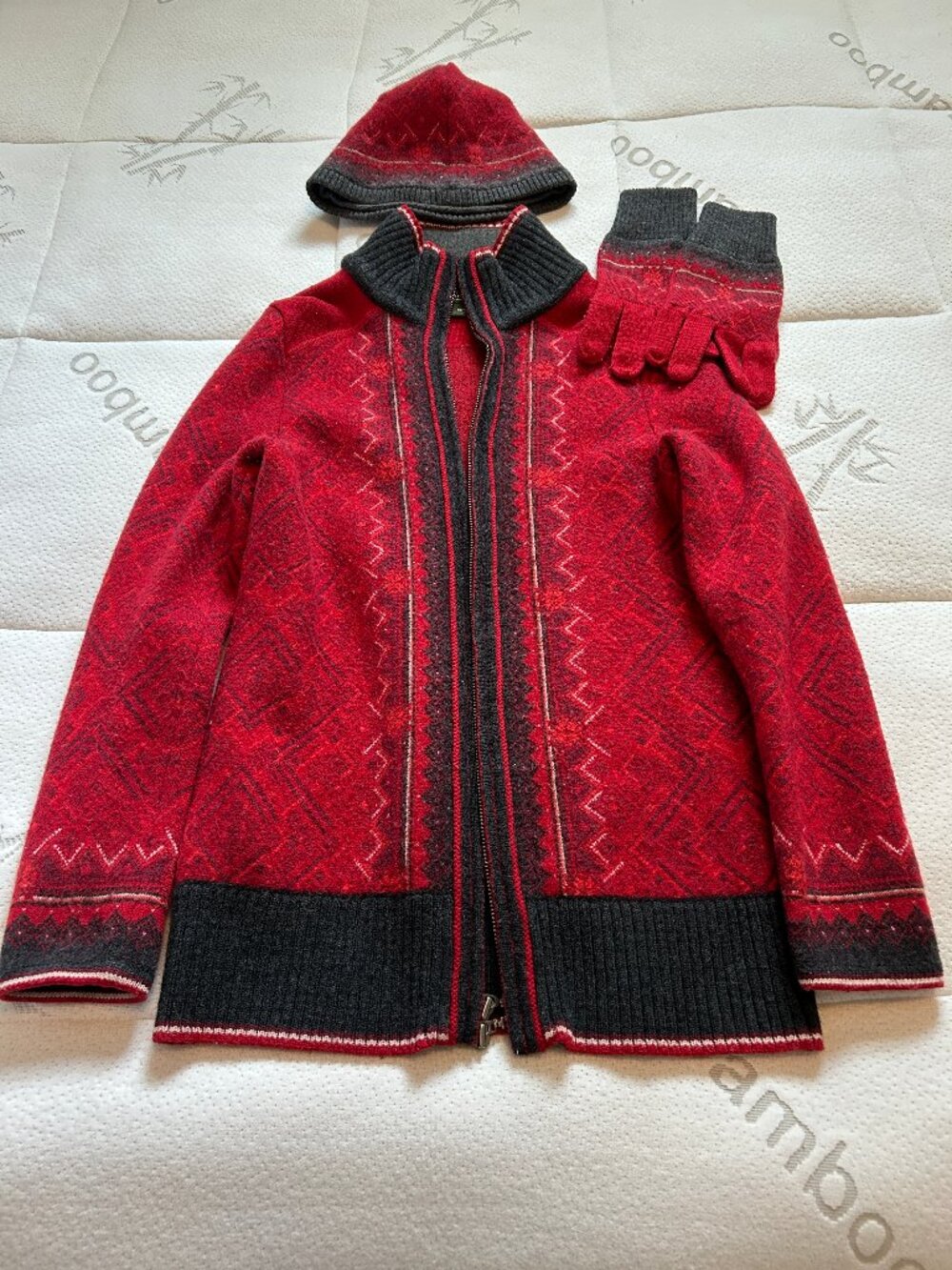 EDDIE BAUER WOMEN'S 4-PIECE WOOL SWEATER SET SIZE M RED/GRAY/BLACK